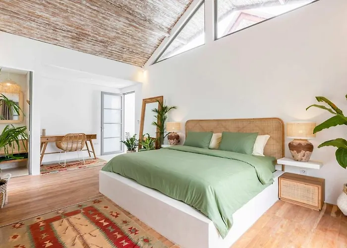 Villa Aluna 3br In Parerenan, *
