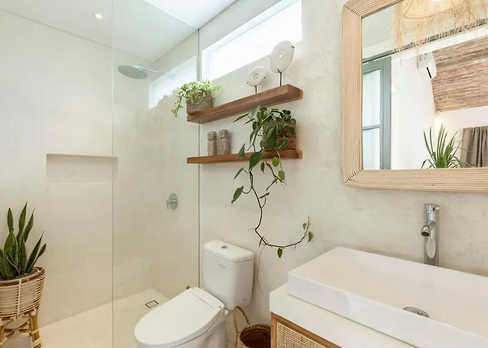 Aluna 3br In Parerenan, Villa Canggu