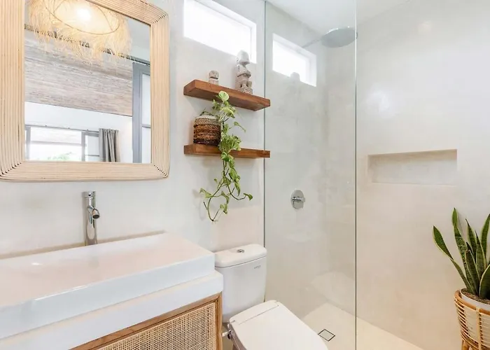 Aluna 3br In Parerenan, Villa