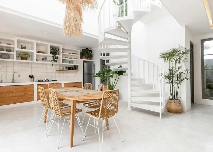 Aluna 3br In Parerenan, Villa Canggu