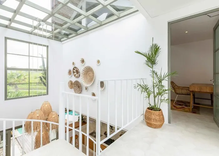 Aluna 3br In Parerenan,
