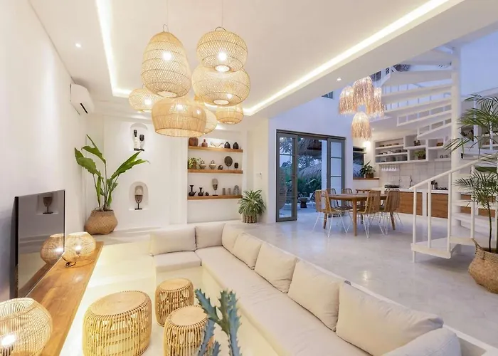 Aluna 3br In Parerenan, Villa