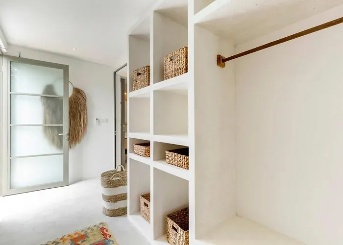 Aluna 3br In Parerenan, Villa *